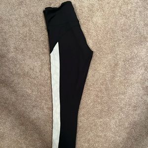 Zyia active White Leopard Stripe Light n tight. High Rise. Crop 20” sz 4